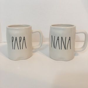 NEW 🎀 Rae Dunn “Mama” & “Papa” mugs